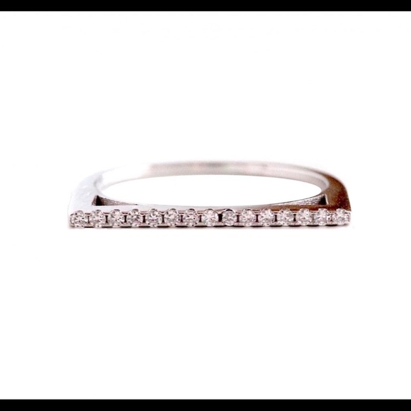 Gorgeous Silver & Diamond Sparkle Bar Ring. - Picture 2 of 3